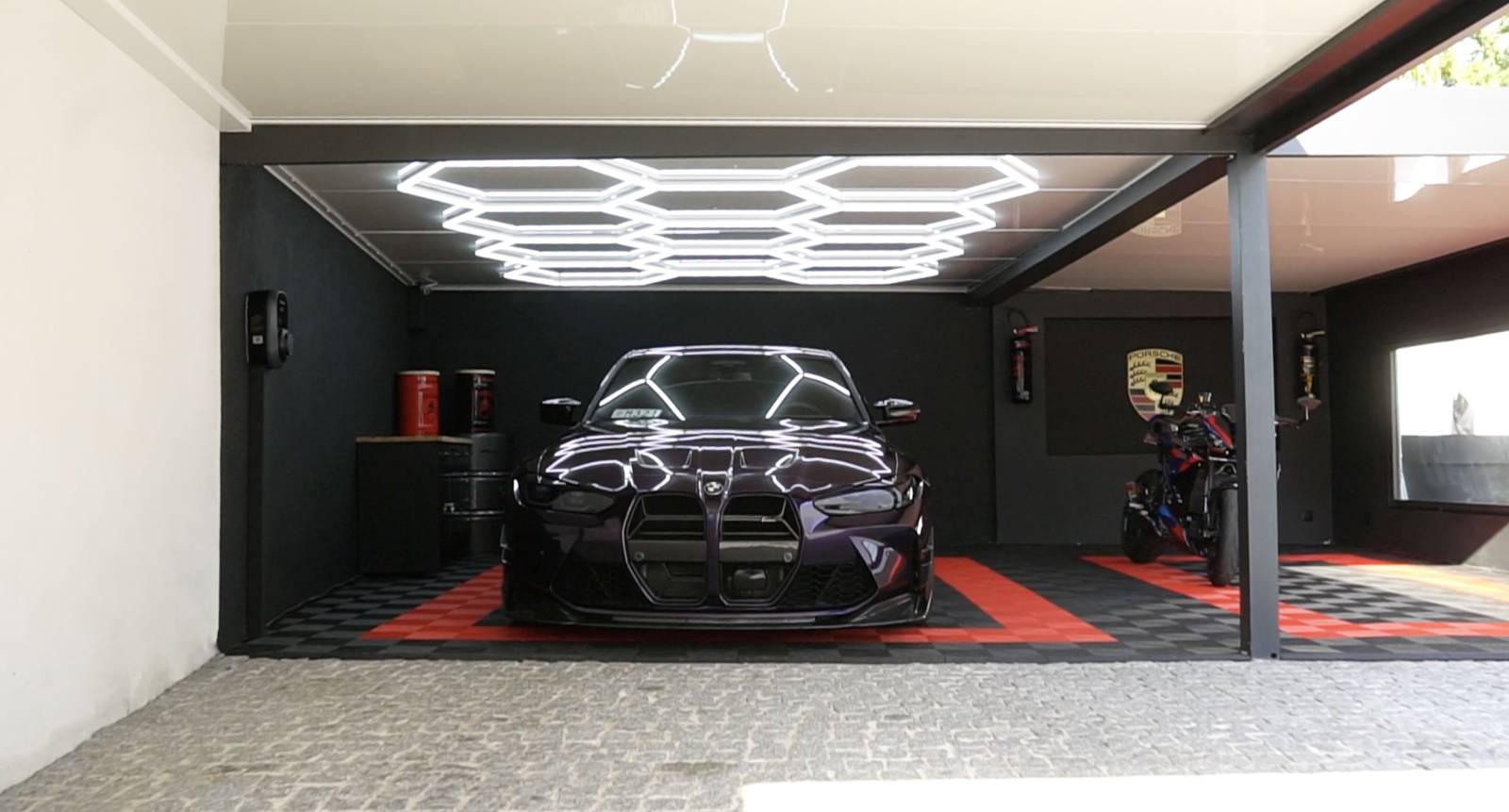 Quels accessoires peut-on ajouter à un carport à Antibes ?