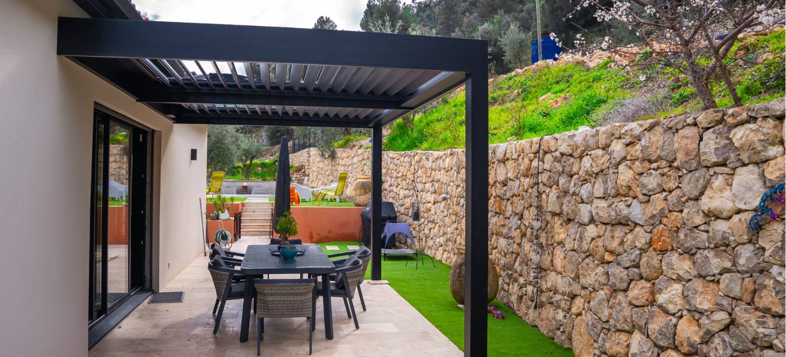 pergola noire nice