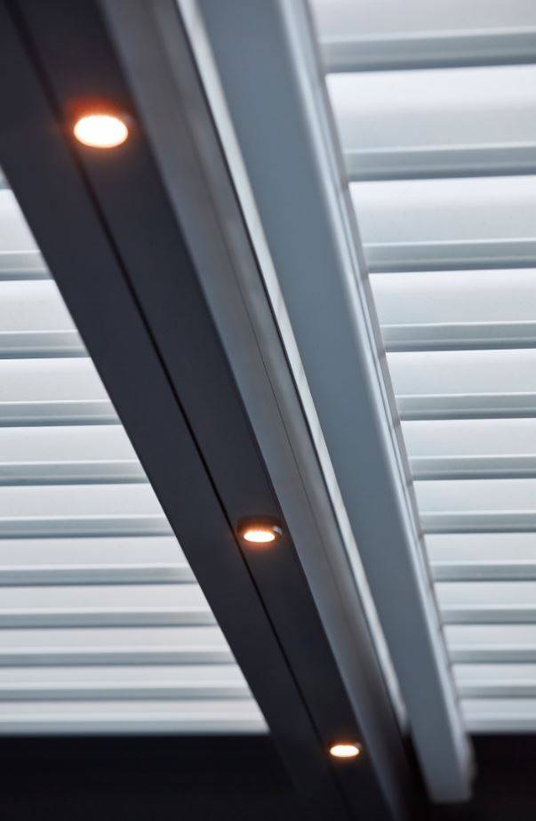 LED pergola bioclimatique aluminium Nice 