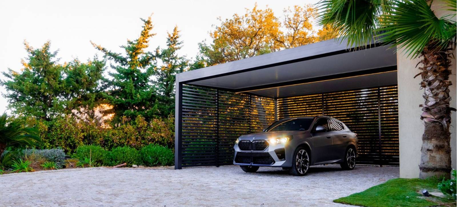 abri de voiture fermé comme garage à Sainte-Maxime