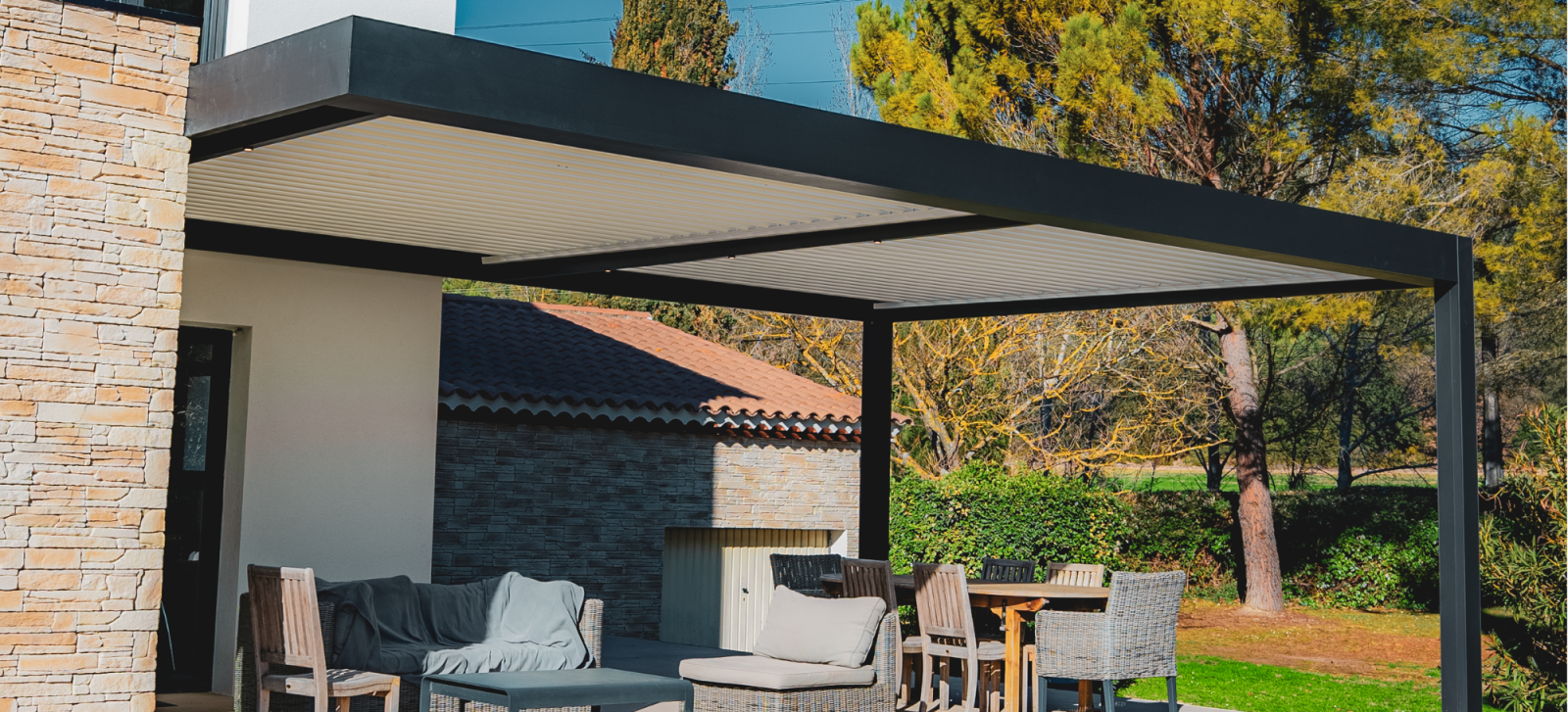 Comment installer votre pergola chez vous à Cannes 