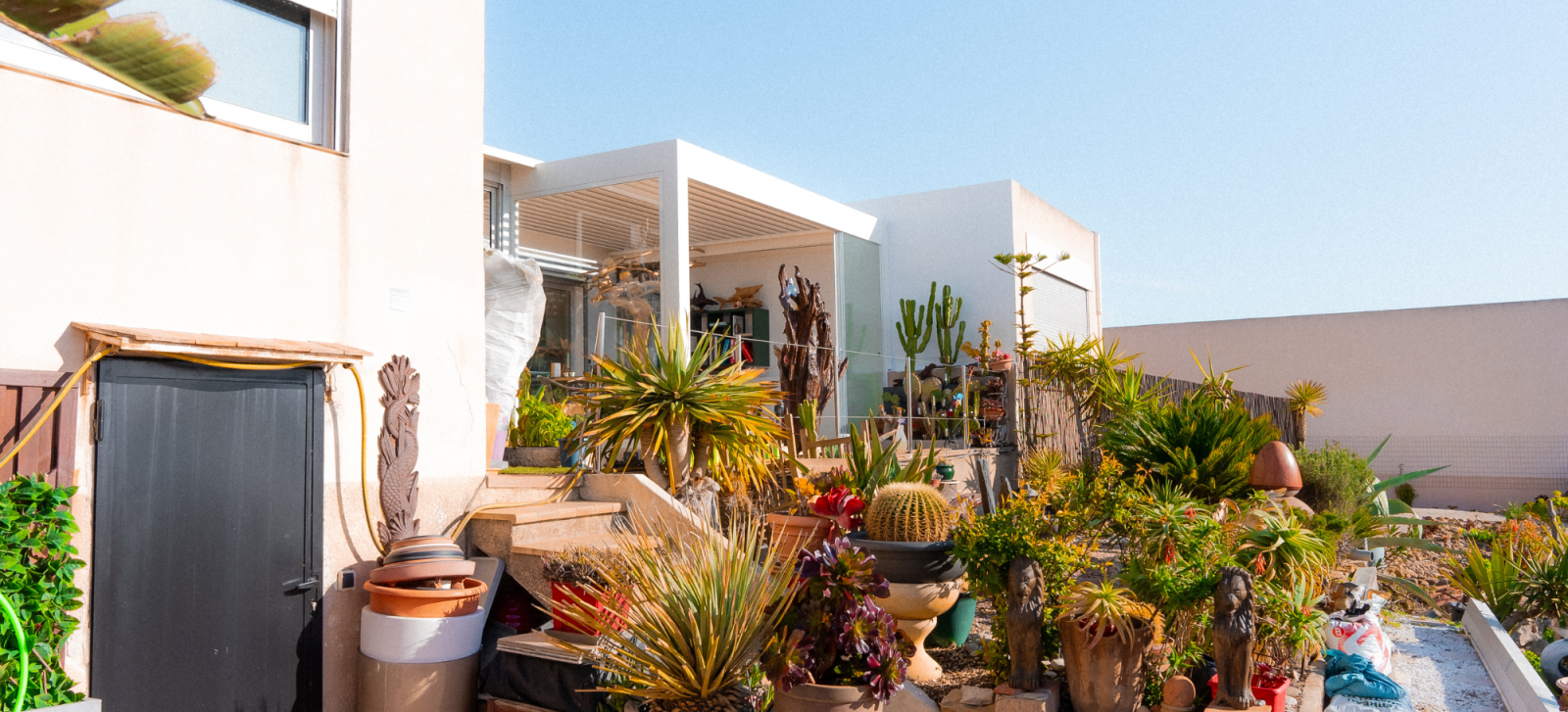 Pergola installée en hauteur - règle à savoir à Nice