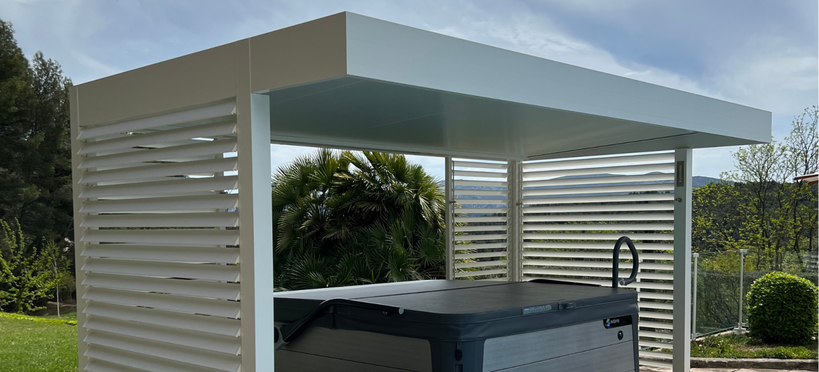 Abri extérieur fixe à Antibes 