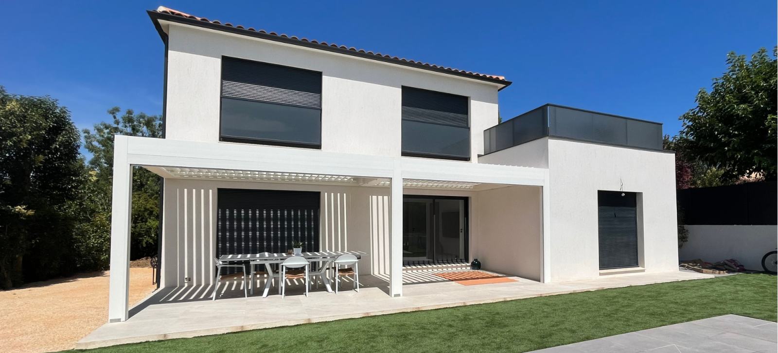 Parasol blanc à Cannes