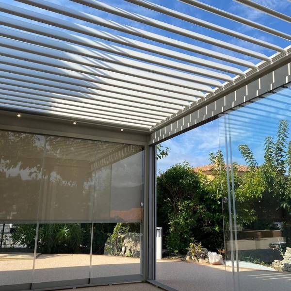 Pergola connectée à la maison