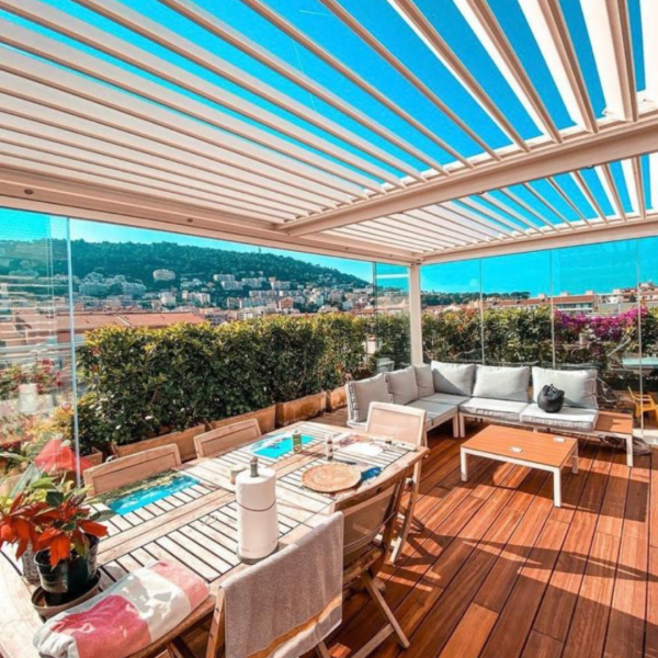 Quels sont les avantages d’une pergola bioclimatique en aluminium à lames orientables à Grasse 