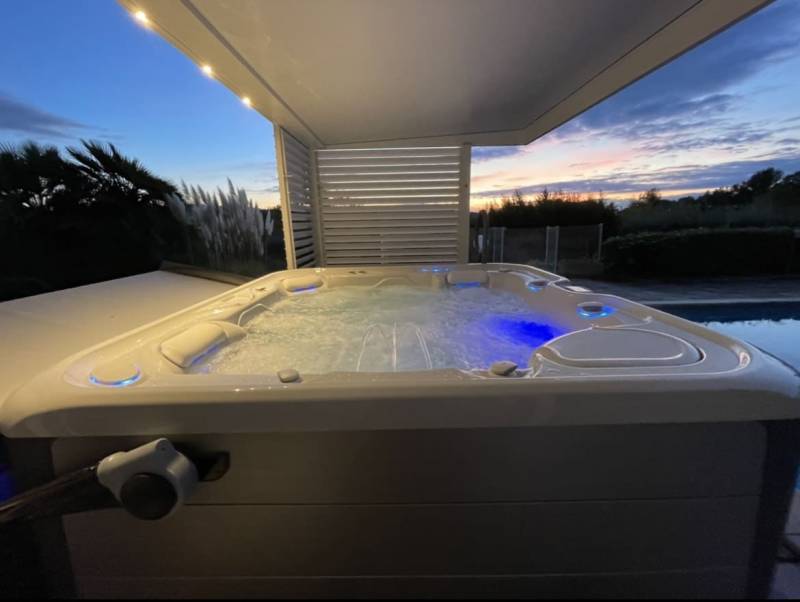 Quels sont les avantages d'un pool house pour mon espace extérieur à Beausoleil ?