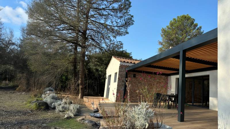 Comment profitez de sa pergola 4x3 bioclimatique en aluminium à lames orientables même en hiver à Mandelieu ?