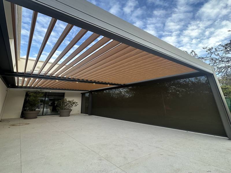 solutions de fermeture/ Pergola Bioclimatique à Cannes